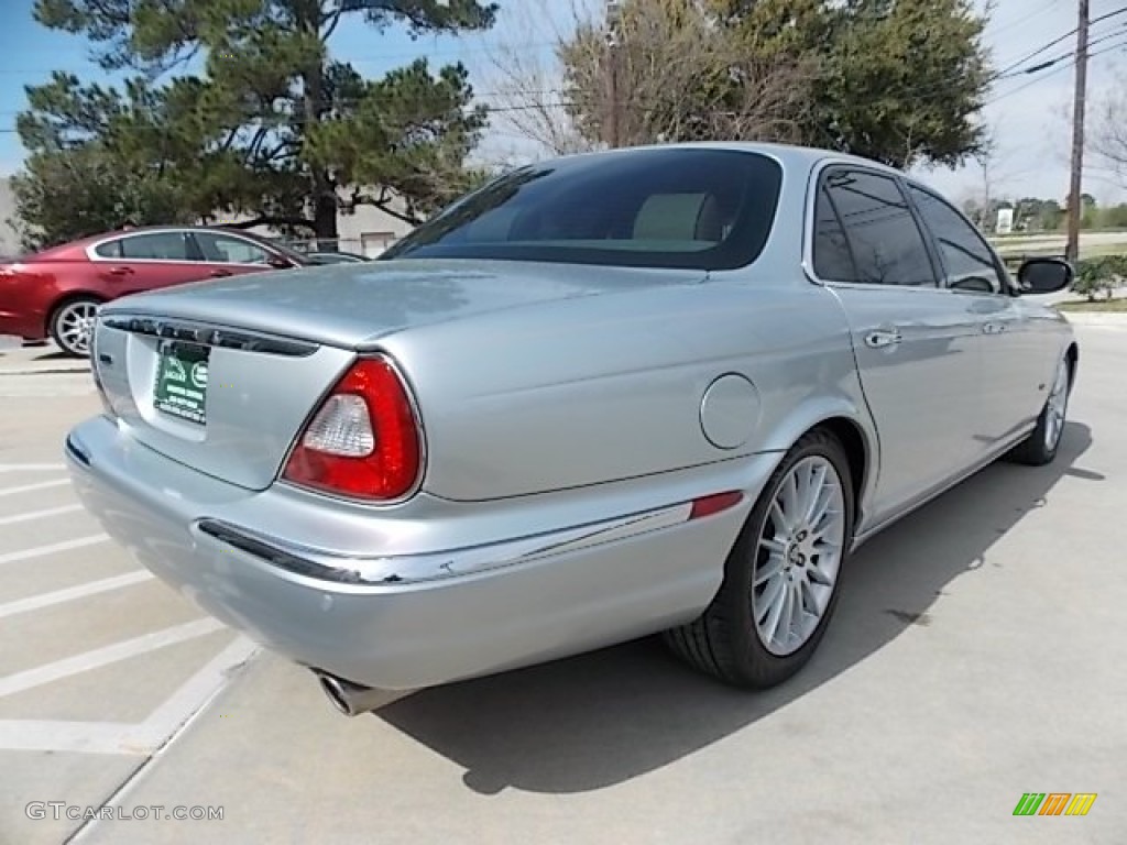 2007 XJ XJ8 - Liquid Silver Metallic / Barley photo #3