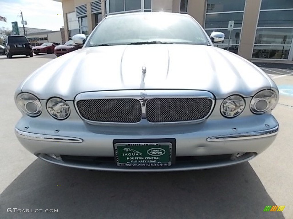 2007 XJ XJ8 - Liquid Silver Metallic / Barley photo #8