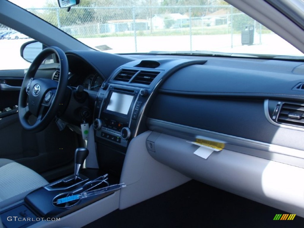 2014 Camry LE - Classic Silver Metallic / Ash photo #17