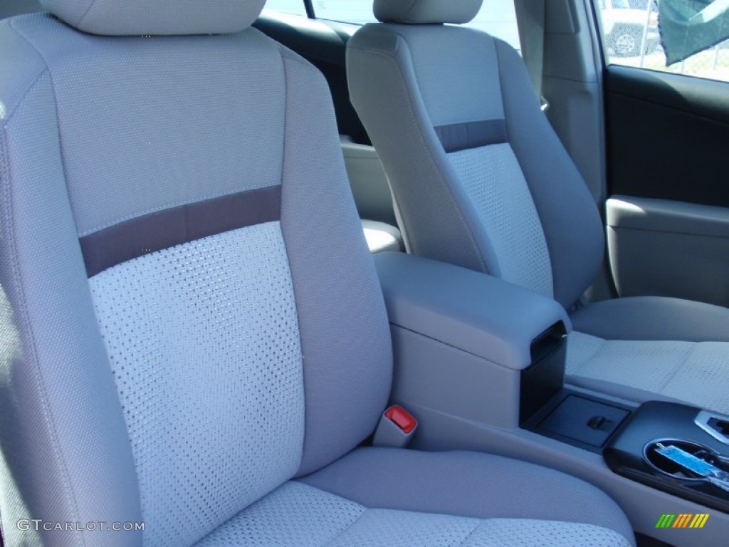 2014 Camry LE - Classic Silver Metallic / Ash photo #18