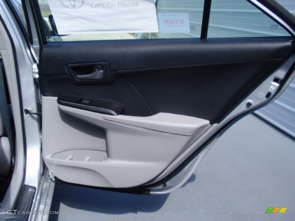 2014 Camry LE - Classic Silver Metallic / Ash photo #19