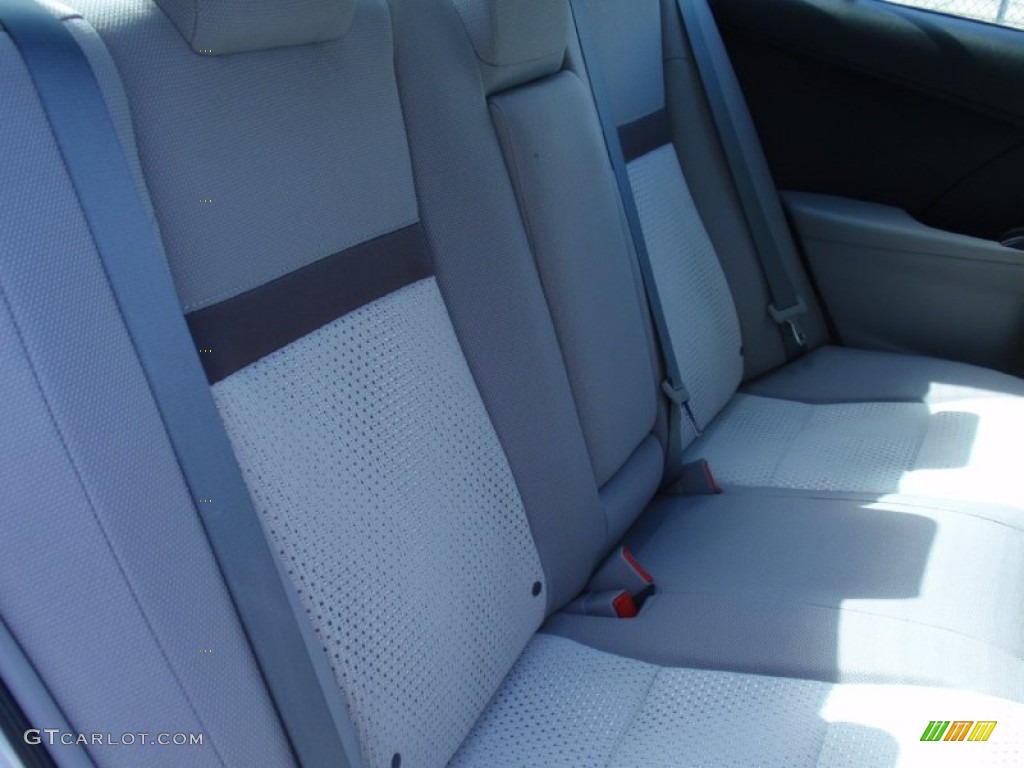 2014 Camry LE - Classic Silver Metallic / Ash photo #20