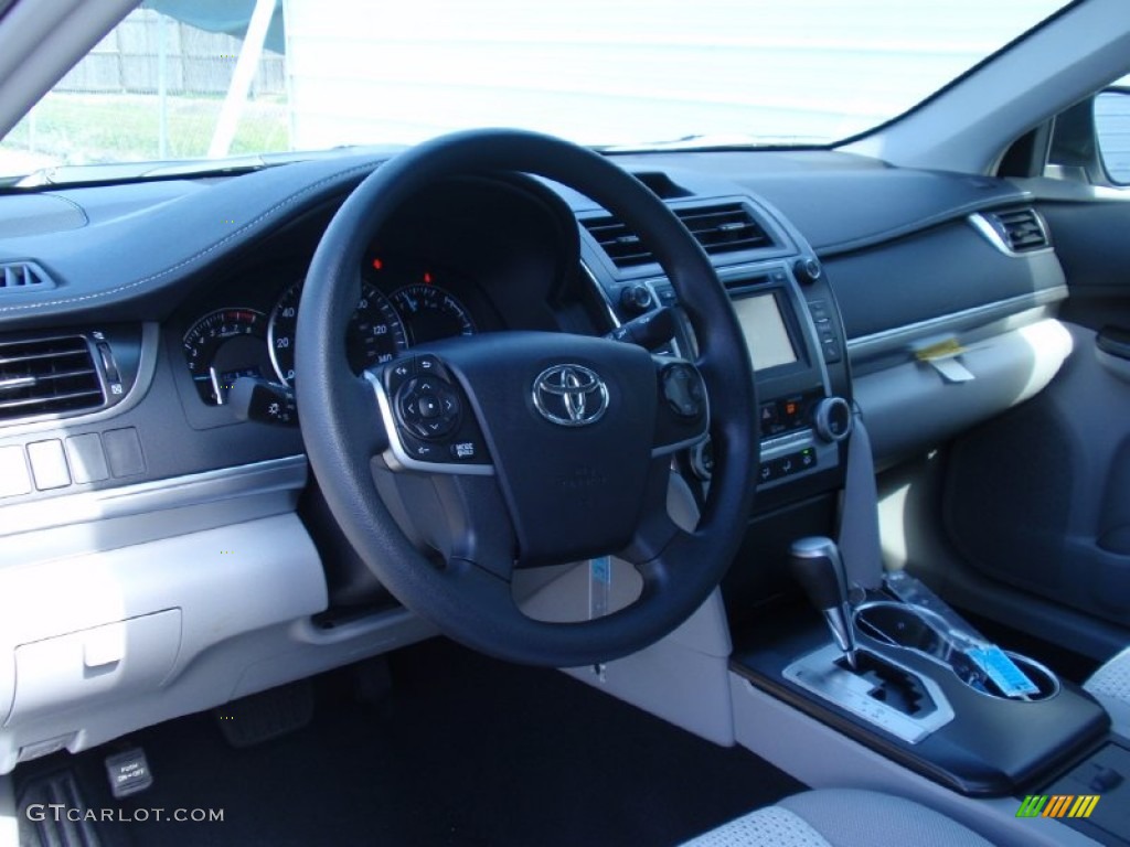 2014 Camry LE - Classic Silver Metallic / Ash photo #24