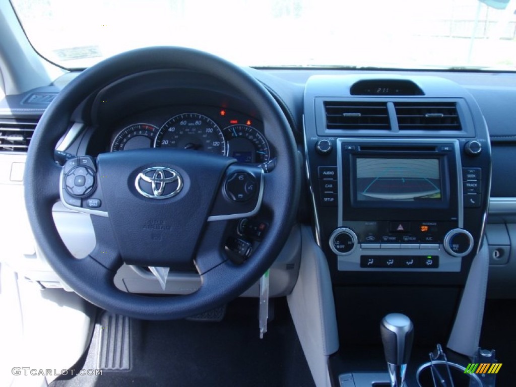 2014 Camry LE - Classic Silver Metallic / Ash photo #27
