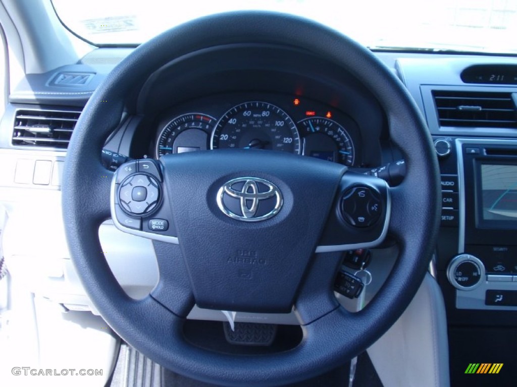 2014 Camry LE - Classic Silver Metallic / Ash photo #29