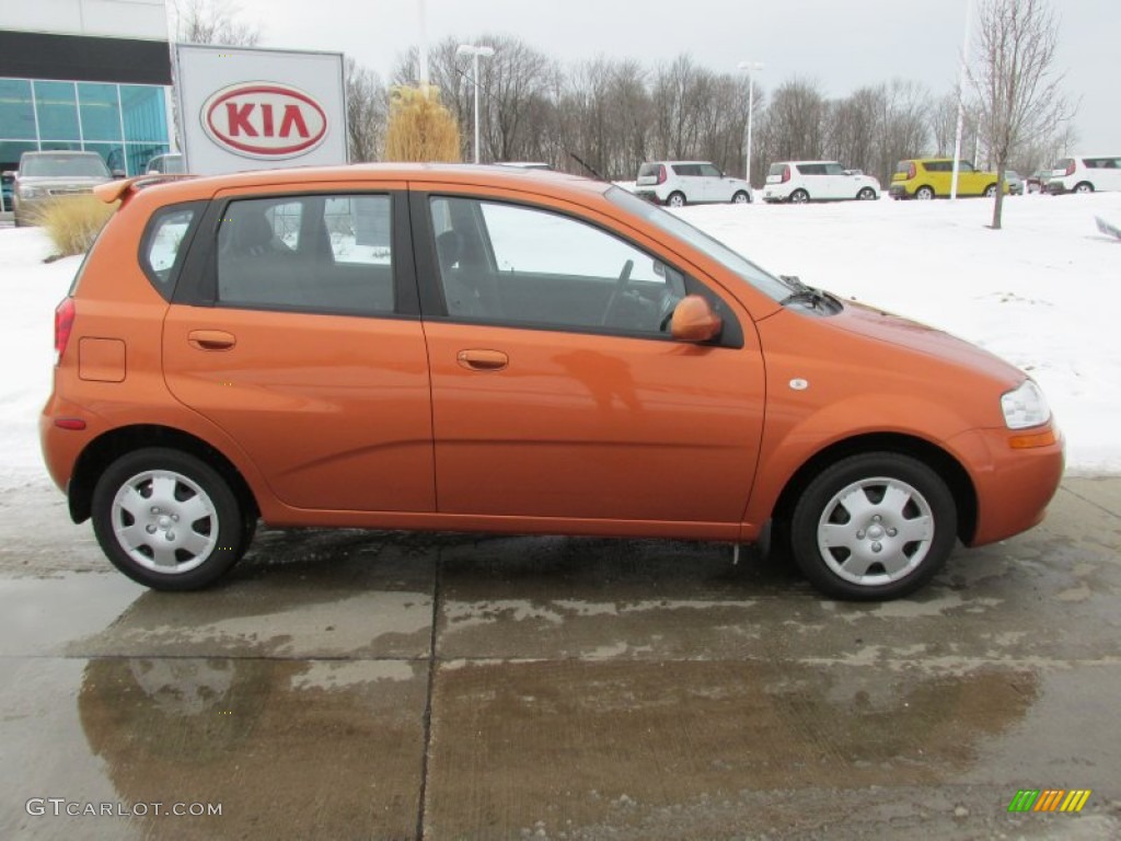 2006 Aveo LT Hatchback - Spicy Orange / Charcoal photo #2