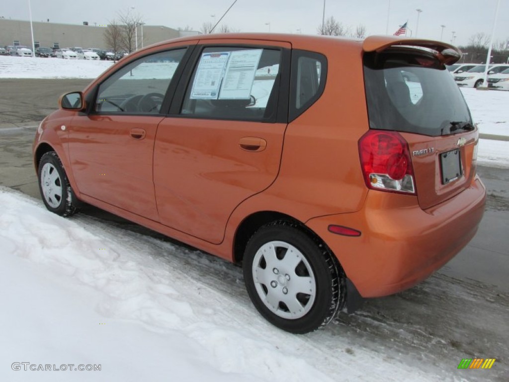 2006 Aveo LT Hatchback - Spicy Orange / Charcoal photo #5