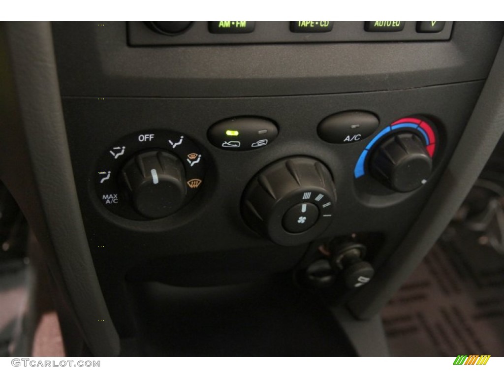 2004 Hyundai Santa Fe GLS Controls Photos
