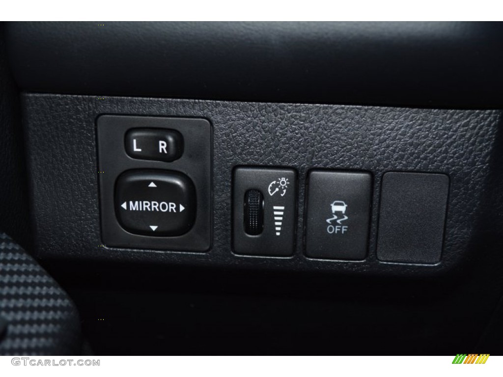 2013 RAV4 XLE - Black / Black photo #29