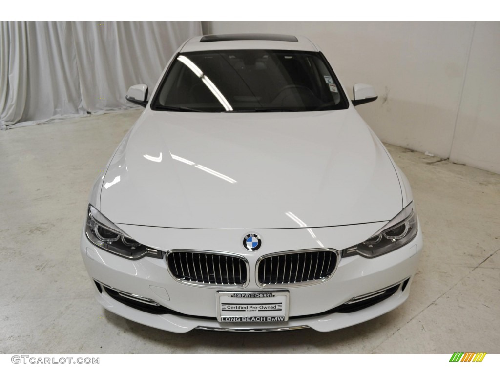 2013 3 Series 328i xDrive Sedan - Alpine White / Black photo #4