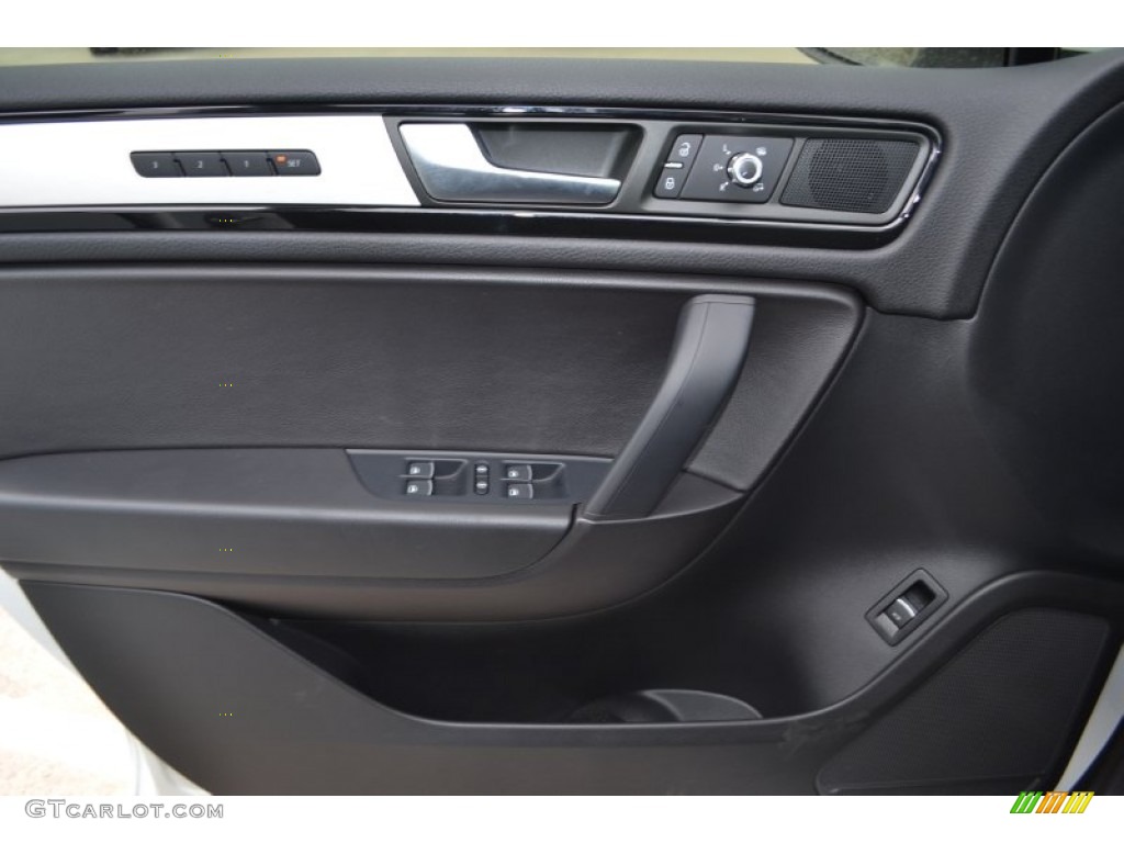 2014 Volkswagen Touareg TDI R-Line 4Motion Door Panel Photos