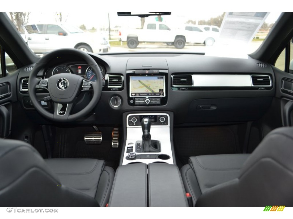 2014 Volkswagen Touareg TDI R-Line 4Motion Black Anthracite Dashboard Photo #91127303