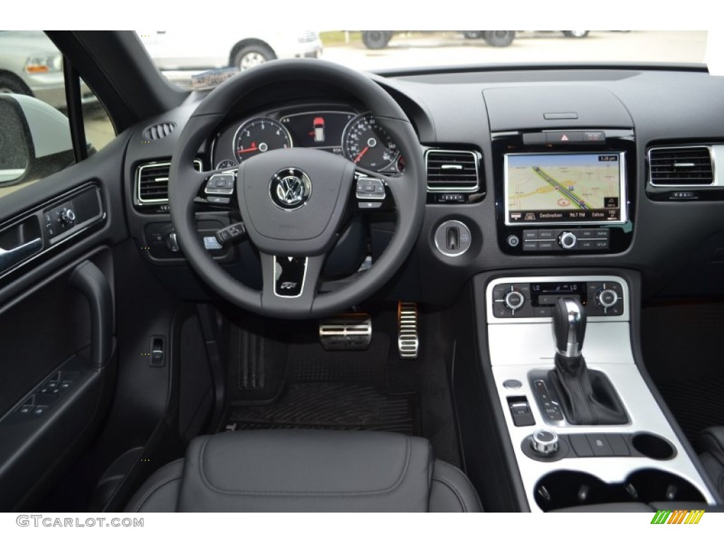 2014 Volkswagen Touareg TDI R-Line 4Motion Dashboard Photos