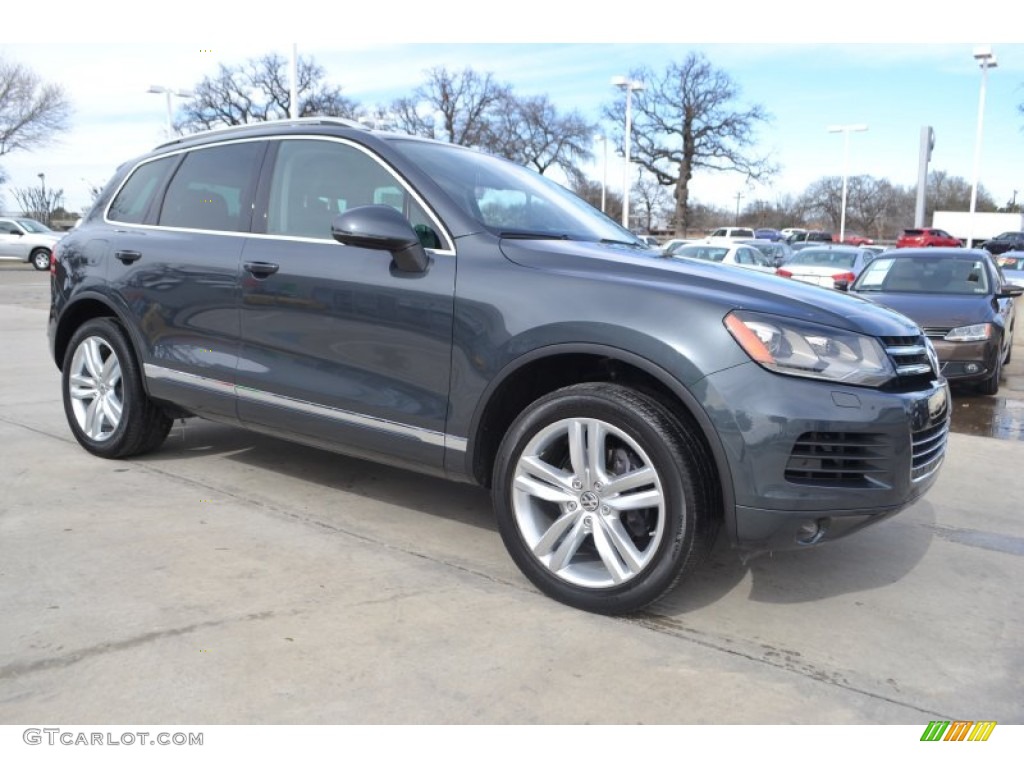 2013 Volkswagen Touareg VR6 FSI Executive 4XMotion Exterior Photos
