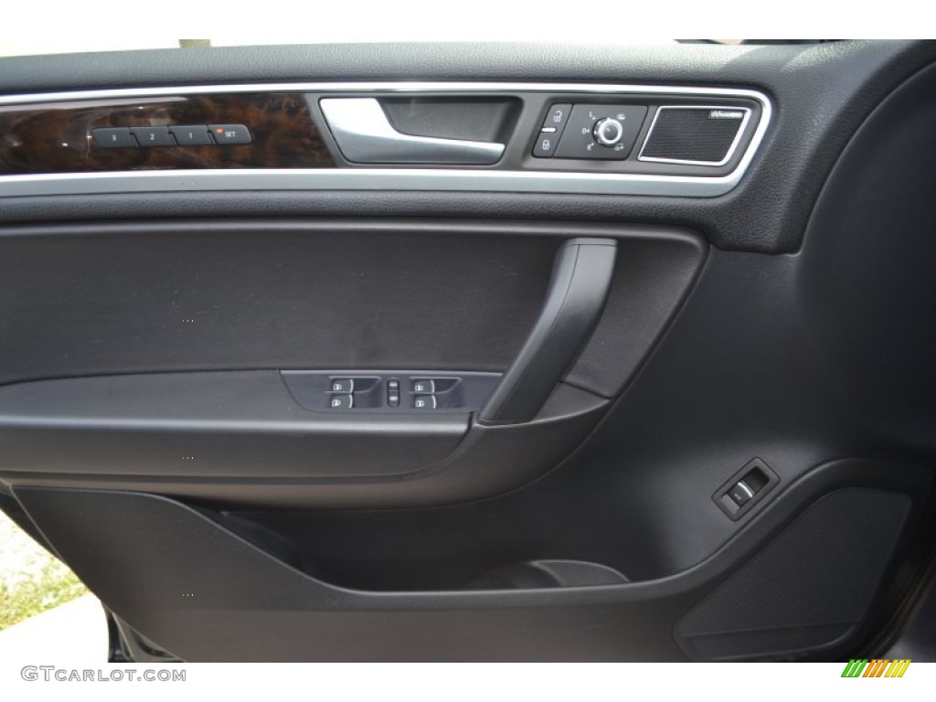 2013 Volkswagen Touareg VR6 FSI Executive 4XMotion Door Panel Photos