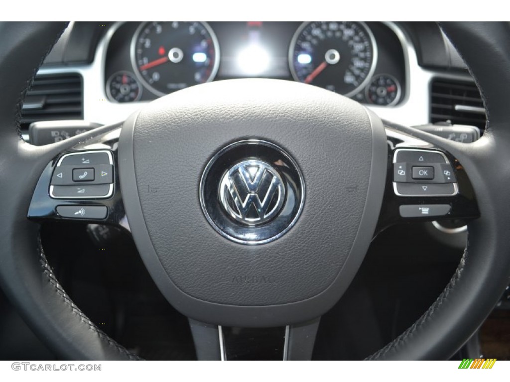 2013 Volkswagen Touareg VR6 FSI Executive 4XMotion Steering Wheel Photos