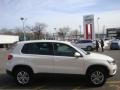 Candy White - Tiguan SE 4Motion Photo No. 4