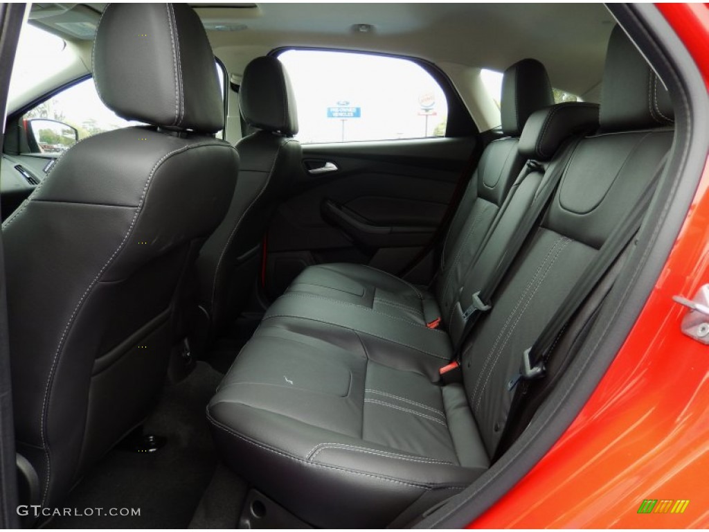 2014 Ford Focus SE Hatchback Rear Seat Photo #91129974