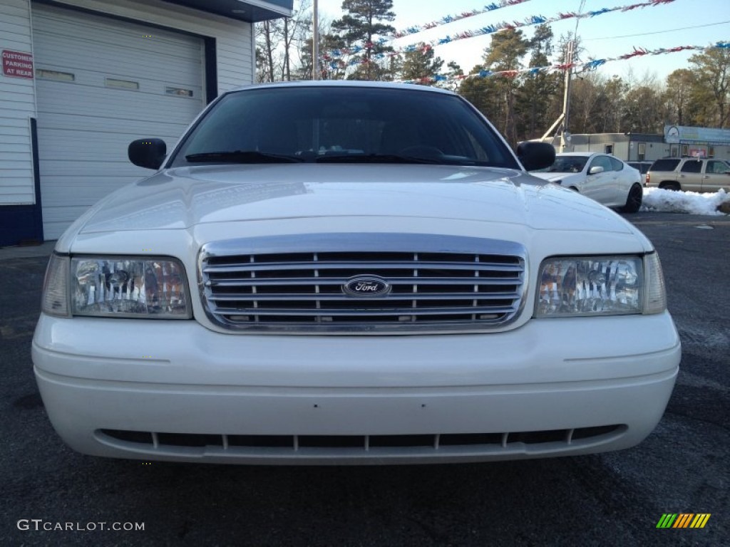 2007 Crown Victoria  - Vibrant White / Charcoal Black photo #4