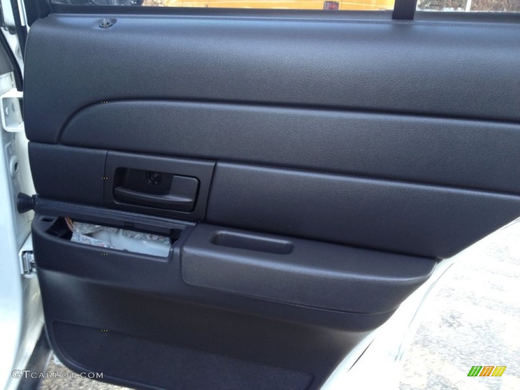 2007 Crown Victoria  - Vibrant White / Charcoal Black photo #12