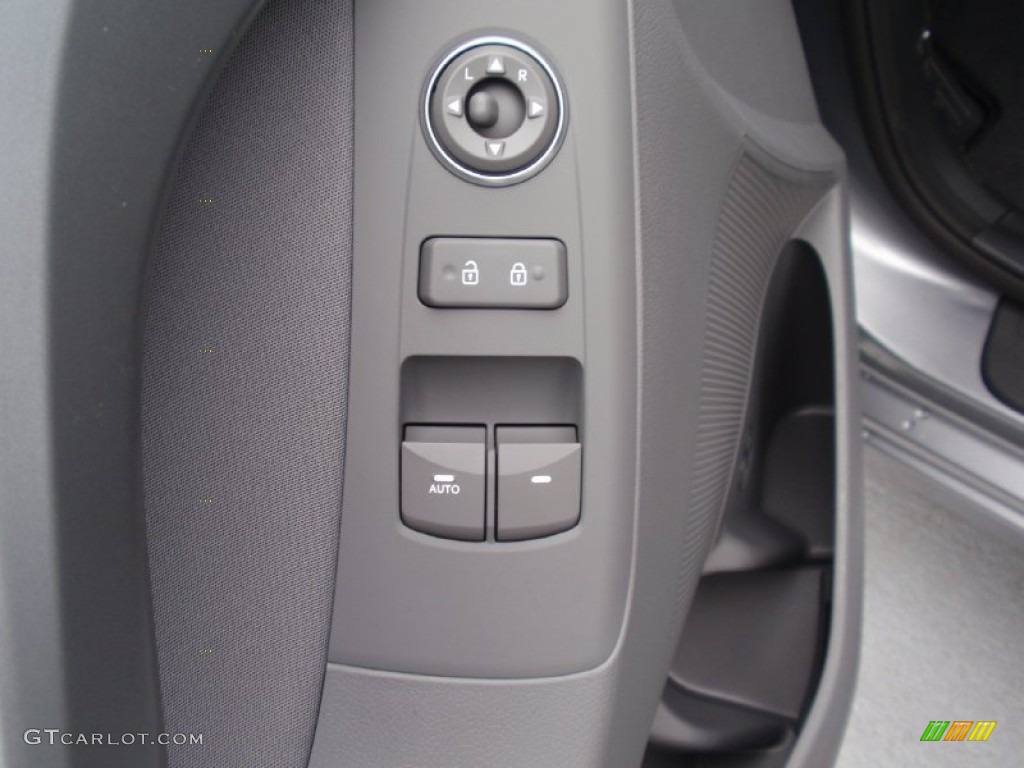 2014 Hyundai Elantra Coupe Standard Elantra Coupe Model Controls Photo #91142307