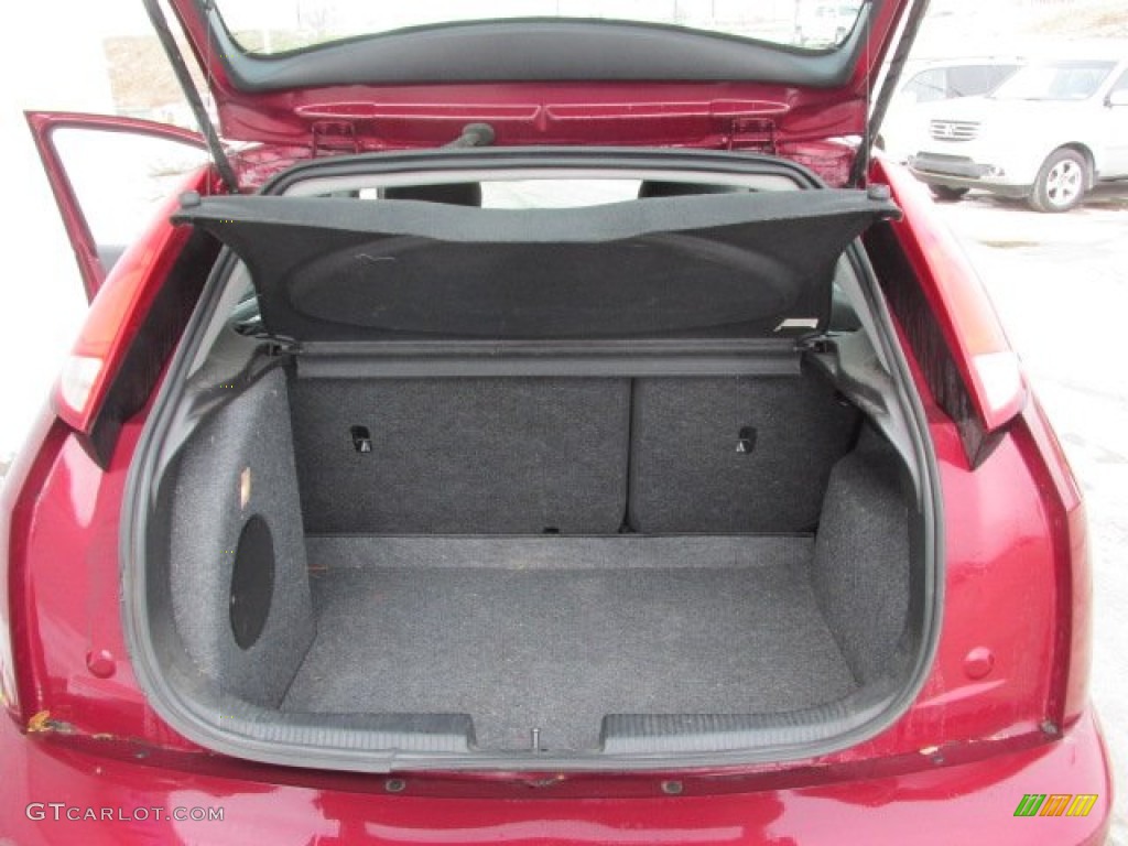 2006 Ford Focus ZX5 SES Hatchback Trunk Photos
