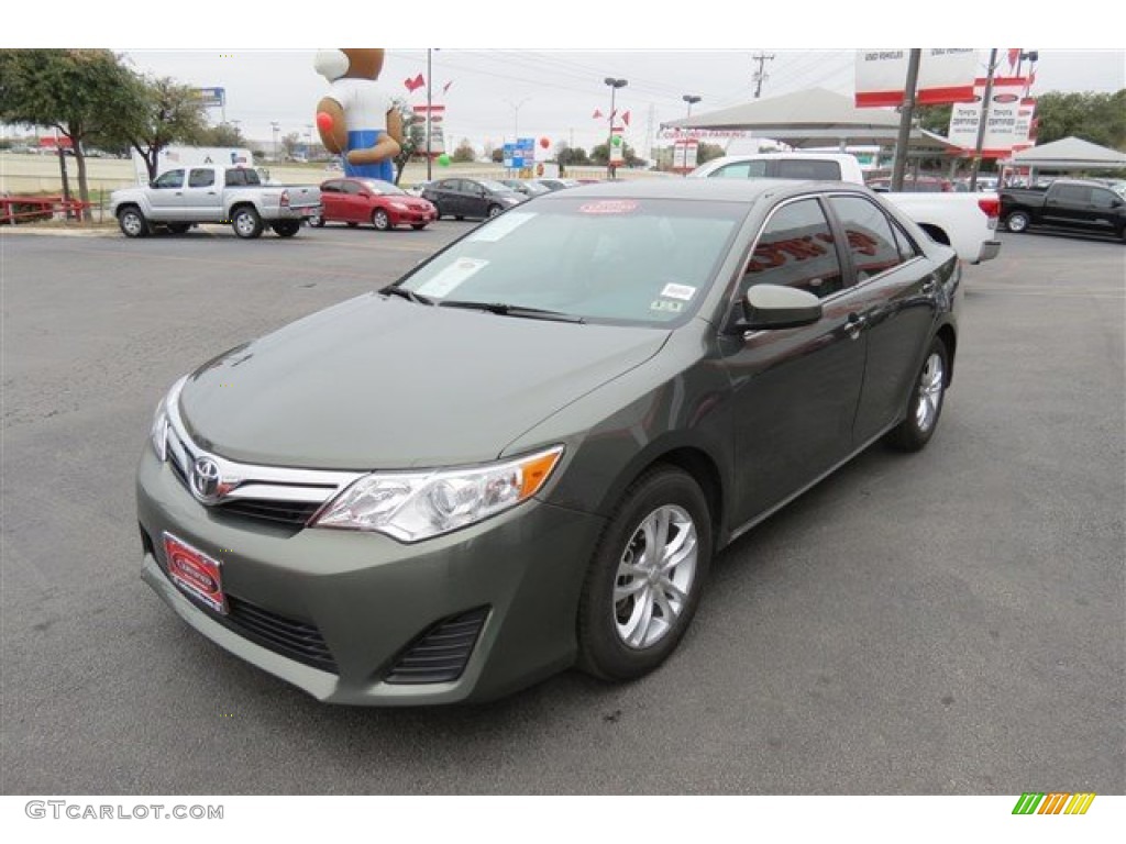 2013 Camry LE - Cypress Green Metallic / Ivory photo #3