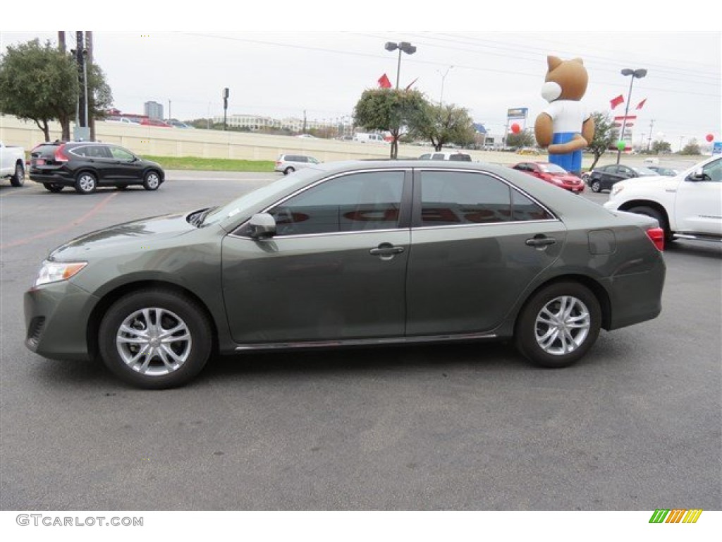 2013 Camry LE - Cypress Green Metallic / Ivory photo #4