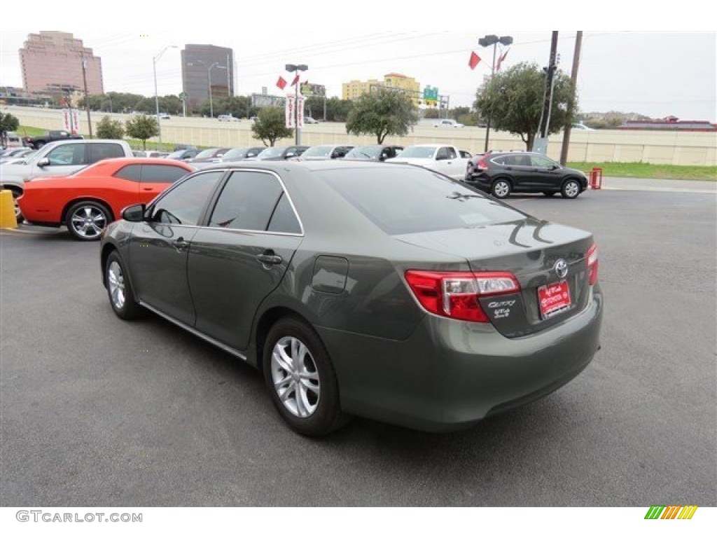 2013 Camry LE - Cypress Green Metallic / Ivory photo #5