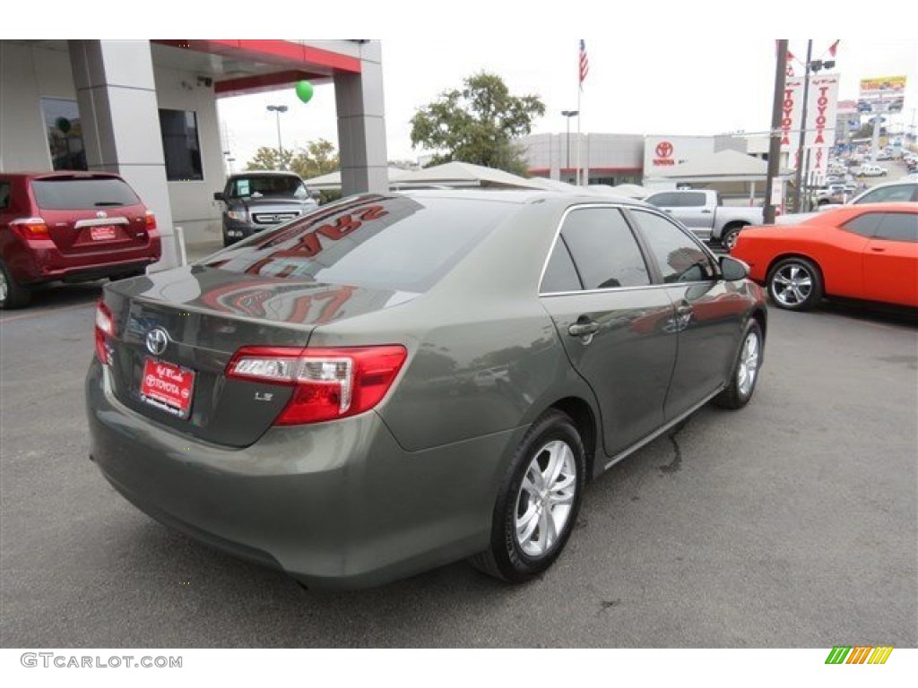 2013 Camry LE - Cypress Green Metallic / Ivory photo #7
