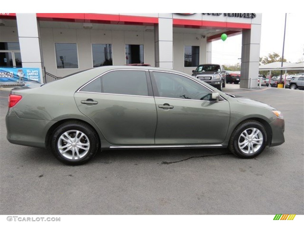 2013 Camry LE - Cypress Green Metallic / Ivory photo #8