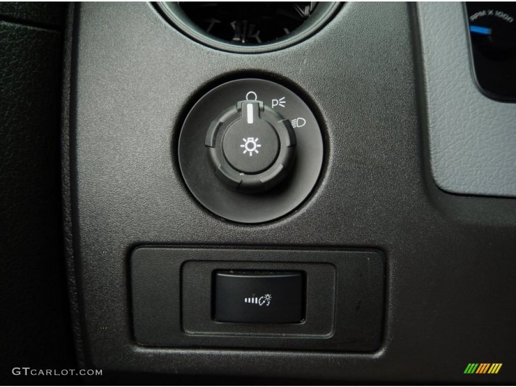 2013 Ford F150 XL SuperCrew Controls Photos