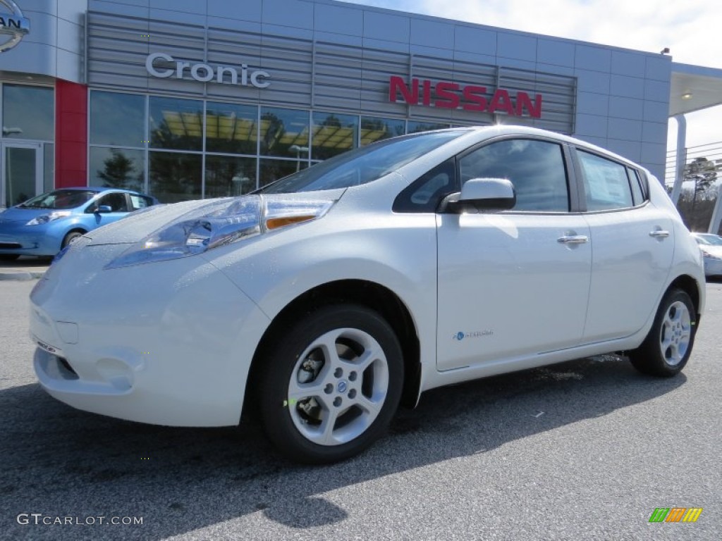 2014 LEAF SV - Glacier White / Light Gray photo #1