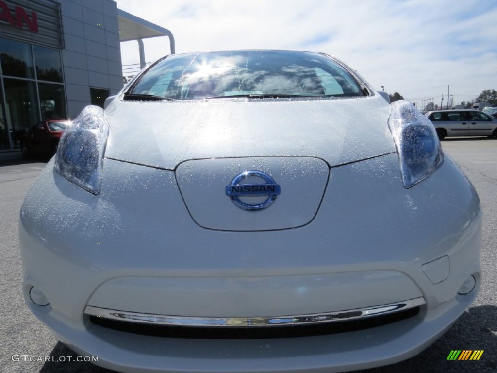2014 LEAF SV - Glacier White / Light Gray photo #8