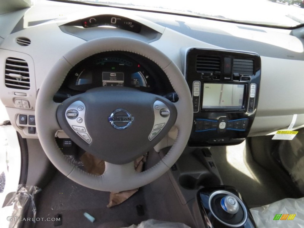 2014 Nissan LEAF SV Light Gray Dashboard Photo #91166268