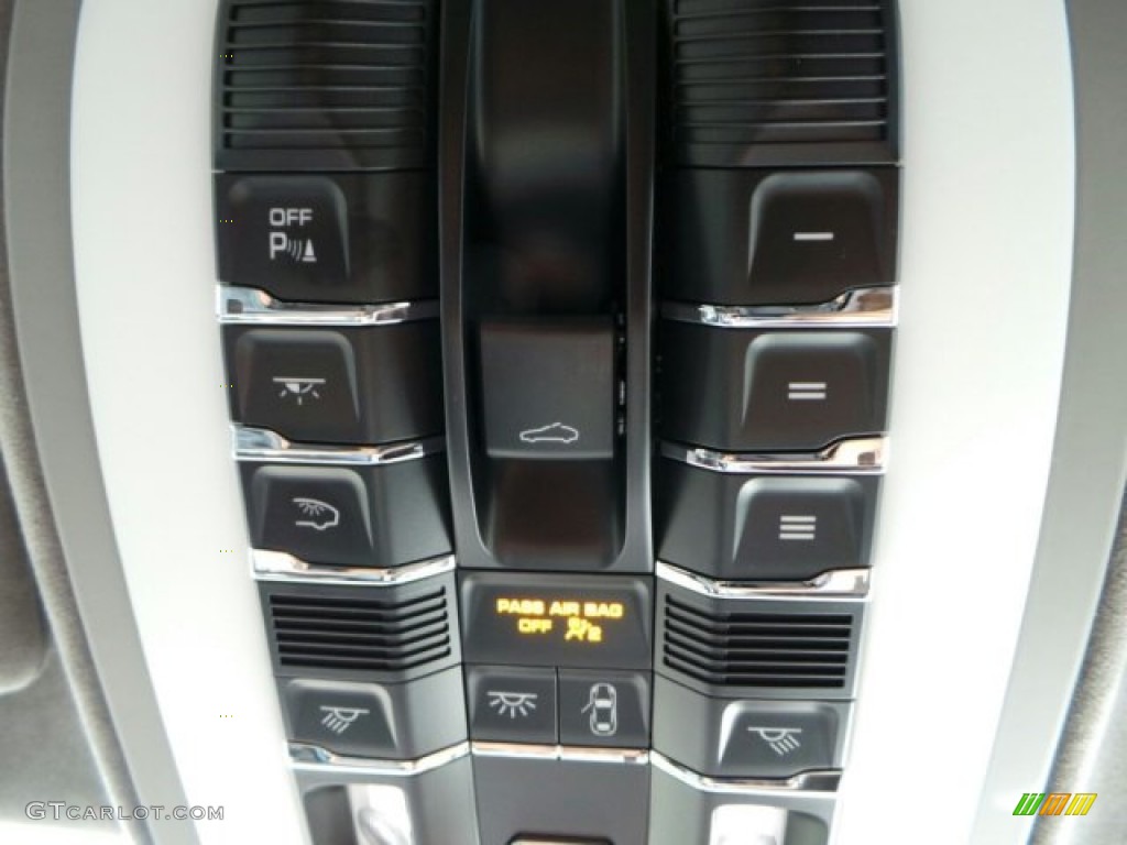 2014 Porsche Panamera 4S Executive Controls Photo #91211377
