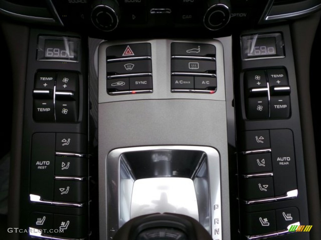 2014 Porsche Panamera 4S Executive Controls Photo #91211444