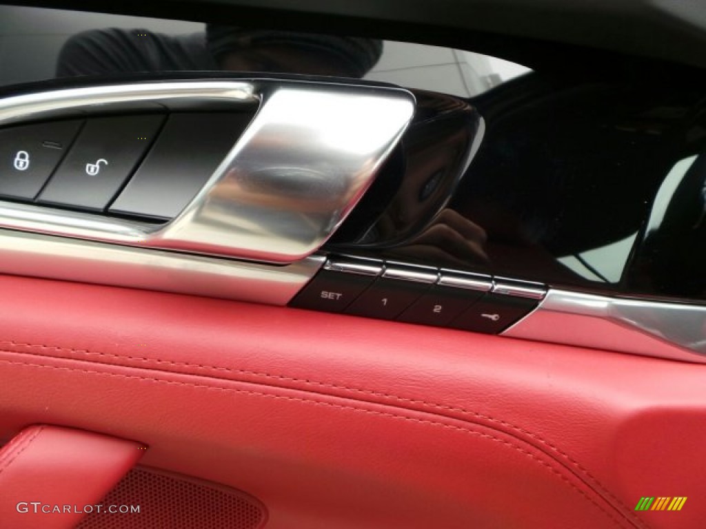 2014 Porsche Panamera Standard Panamera Model Controls Photo #91211713