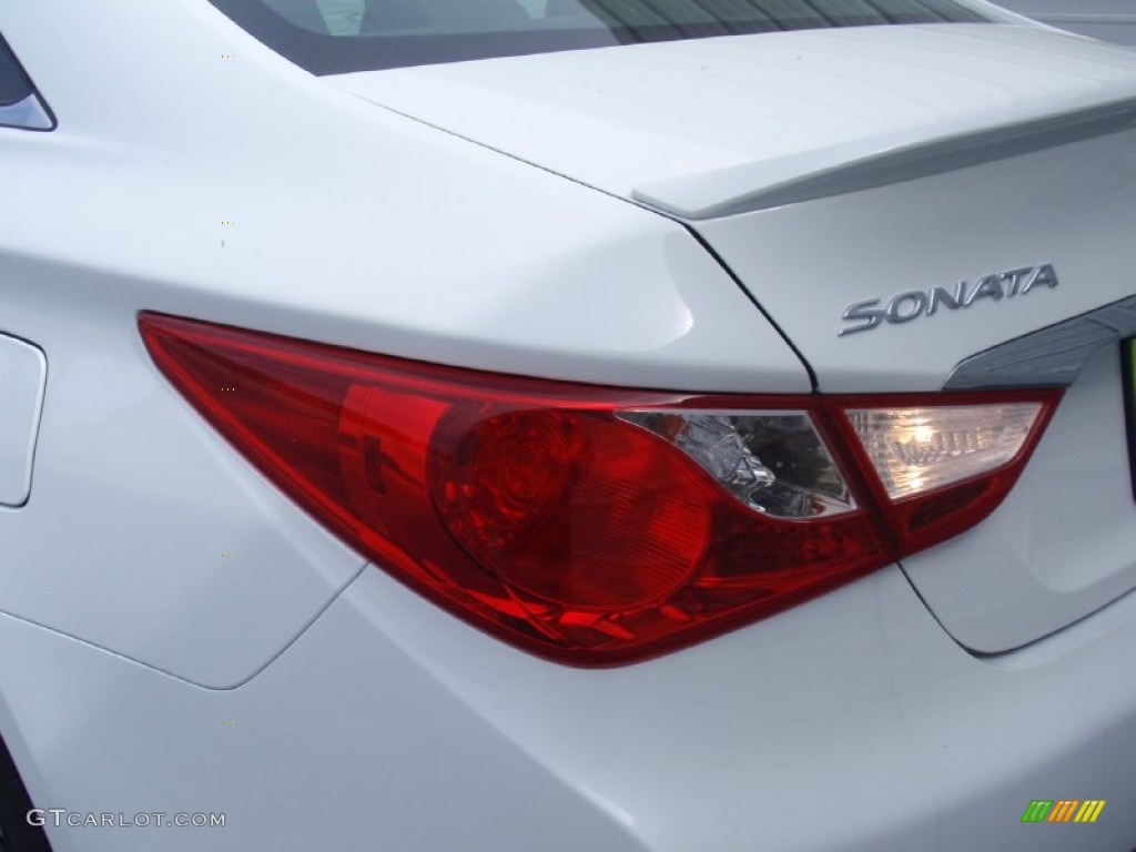 2014 Sonata SE - Pearl White / Black photo #13