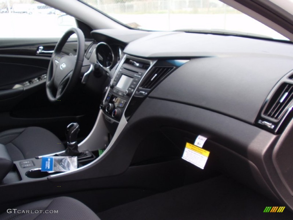 2014 Sonata SE - Pearl White / Black photo #17