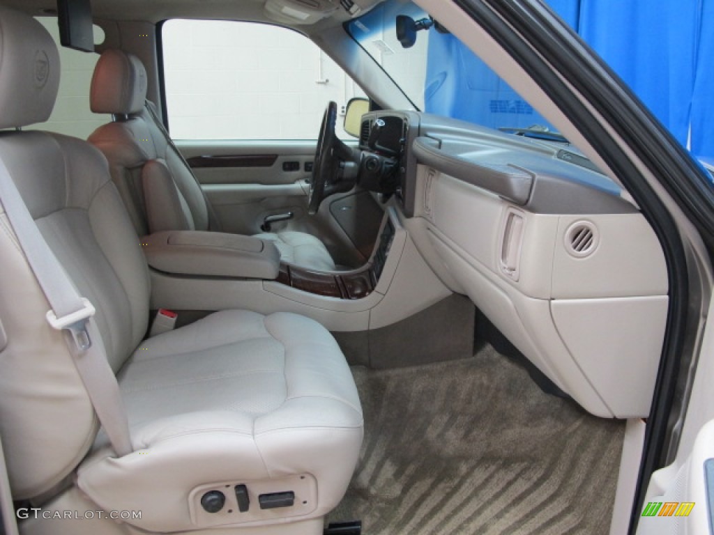 2002 Escalade AWD - Silver Sand / Shale photo #25