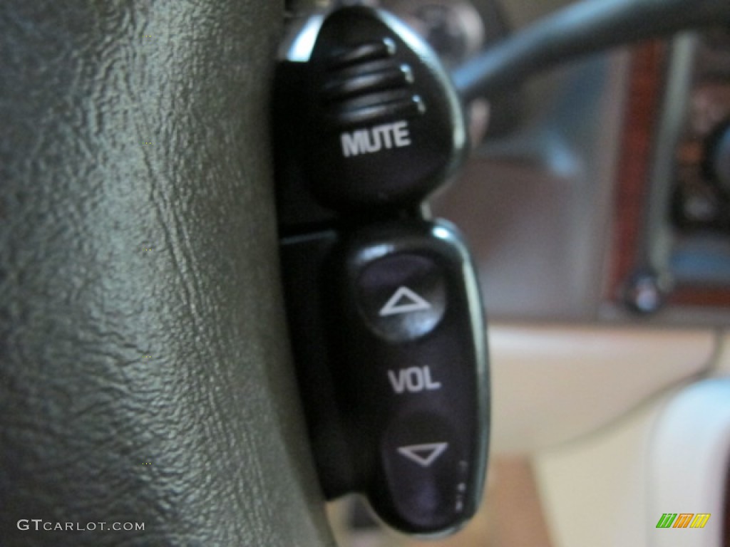 2002 Escalade AWD - Silver Sand / Shale photo #41