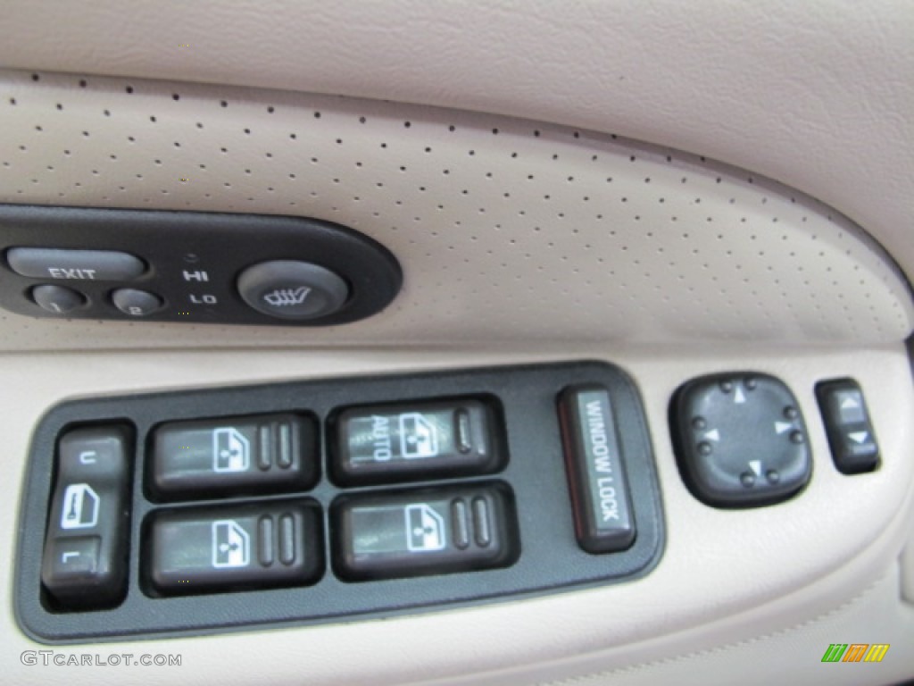 2002 Escalade AWD - Silver Sand / Shale photo #44