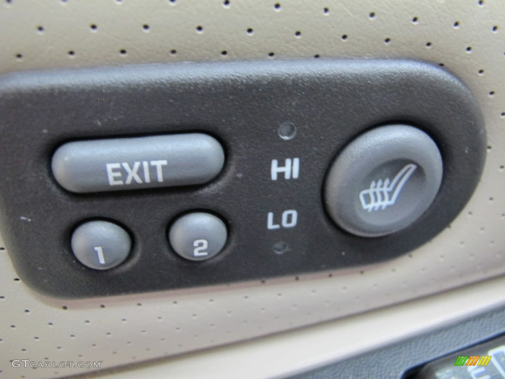 2002 Escalade AWD - Silver Sand / Shale photo #45