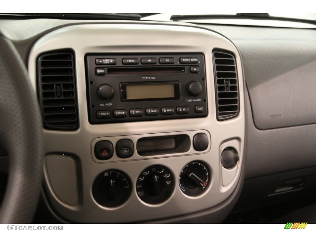2005 Ford Escape XLT V6 Controls Photo #91223065