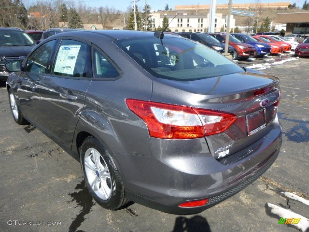 2014 Focus SE Sedan - Sterling Gray / Medium Light Stone photo #4