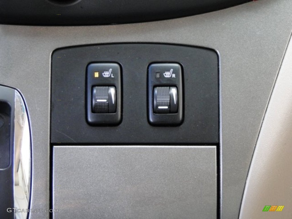 2004 Toyota Sienna XLE AWD Controls Photo #91225834