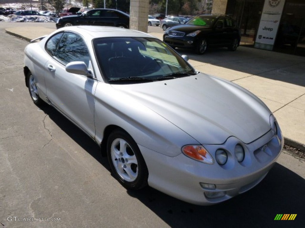 2001 Tiburon  - Super Silver / Black/Gray photo #2