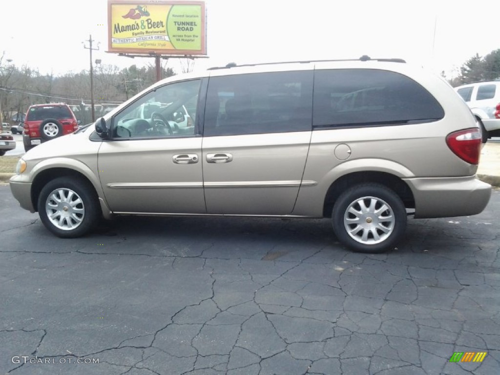 2002 Town & Country EX - Light Almond Pearl Metallic / Taupe photo #14