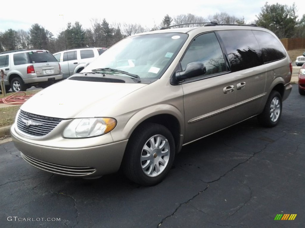 2002 Town & Country EX - Light Almond Pearl Metallic / Taupe photo #15